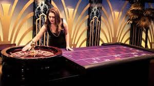 Bàn chơi Live Casino trực tiếp với dealer chuyên nghiệp trên iwin net